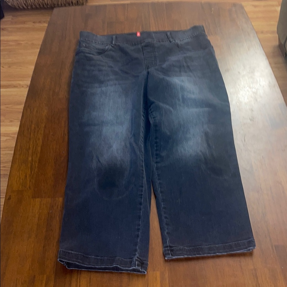Spanx ladies Faded Black Gray Mid Rise Pull On Stretch Cropped jeans. Size 1X.